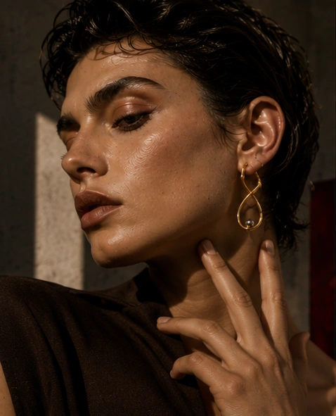 Boucles d'oreilles La Orée, portées — Maison Moka