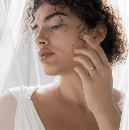Bague La Rosée, portée — Maison Moka