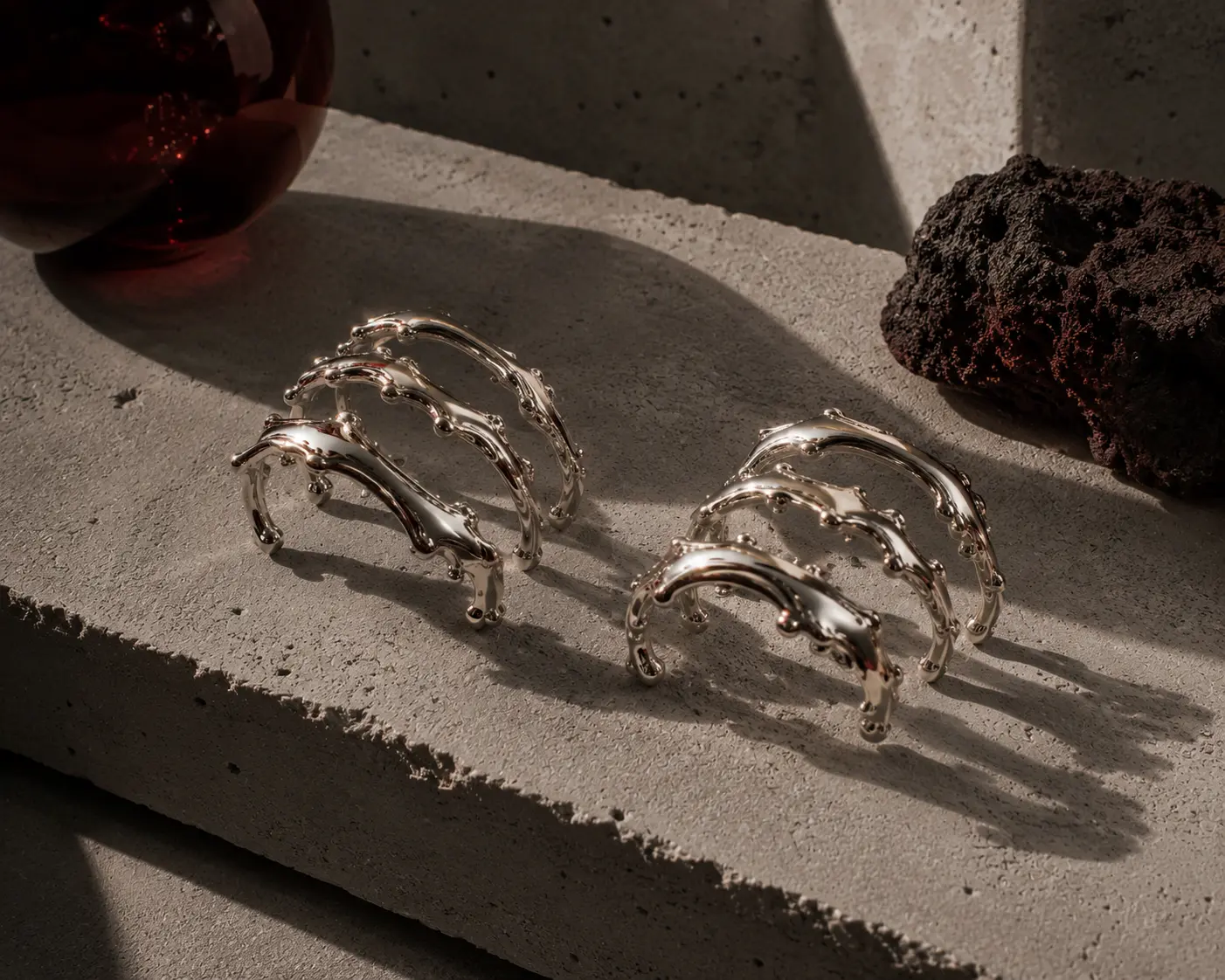 Bracelet La Scorie, photographié sur fond neutre — Maison Moka