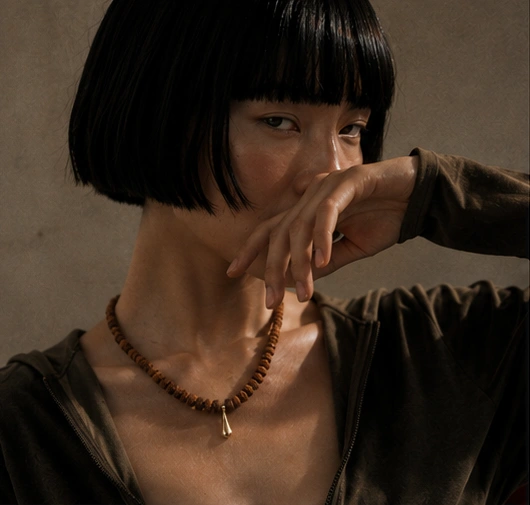 Collier La Sienne, porté — Maison Moka